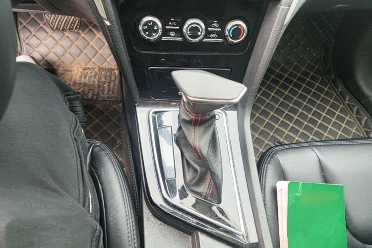 Used Venucia D60 2019 1.6L XE CVT Comfort Edition Gear Lever