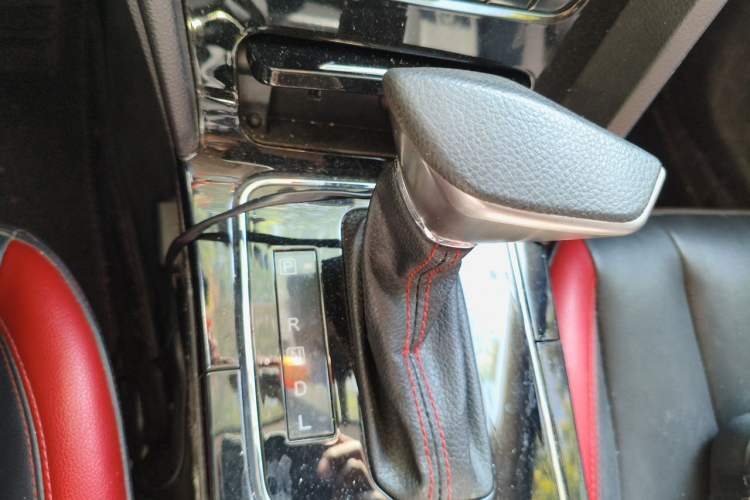 Used Venucia D60 2019 1.6L XL CVT Smart Connect Elite Edition Gear Lever