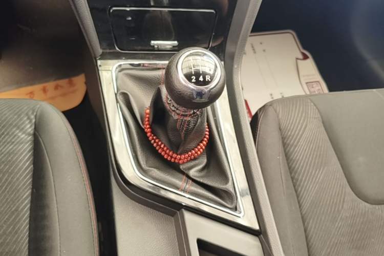 Used Venucia D60 2019 100 000 Glory 1.6L Entry Manual ChenShang Edition China VI Gear Lever