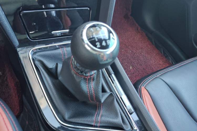 Used Venucia D60 2019 100 000 Glory 1.6L Entry Manual ChenShang Edition China VI Gear Lever