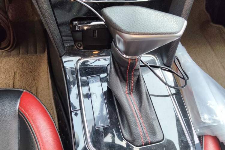 Used Venucia D60 2019 1.6L XL CVT Smart Connect Elite Edition Gear Lever