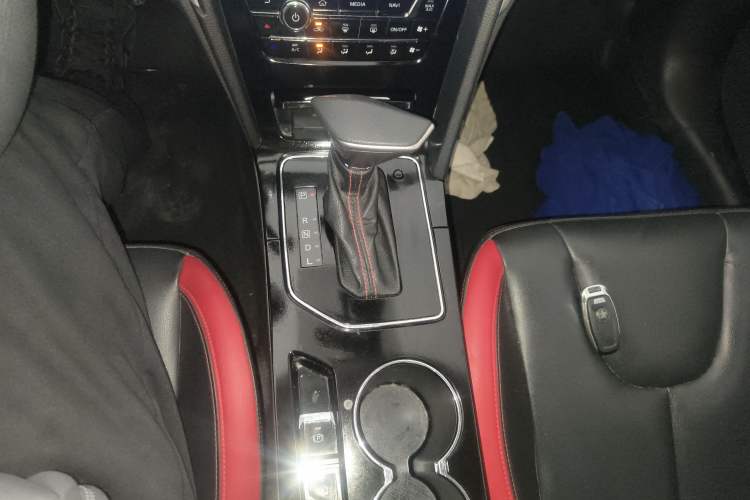 Used Venucia D60 2019 1.6L XL CVT Smart Connect Elite Edition Gear Lever