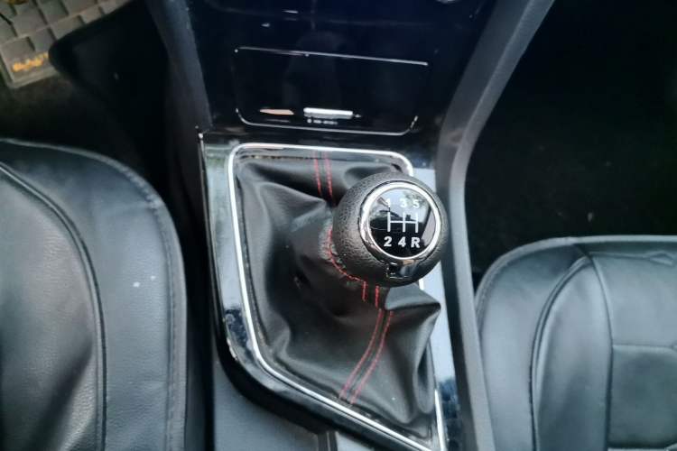 Used Venucia D60 2019 100 000 Glory 1.6L Entry Manual ChenShang Edition China VI Gear Lever
