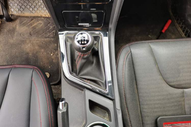 Used Venucia D60 2019 100 000 Glory 1.6L Entry Manual ChenShang Edition China VI Gear Lever