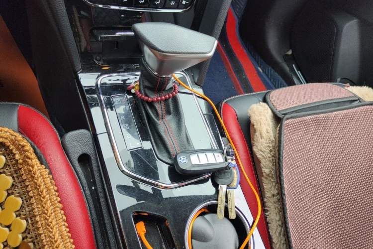 Used Venucia D60 2019 1.6L XL CVT SmartConnect Elite Edition (ISS) Gear Lever