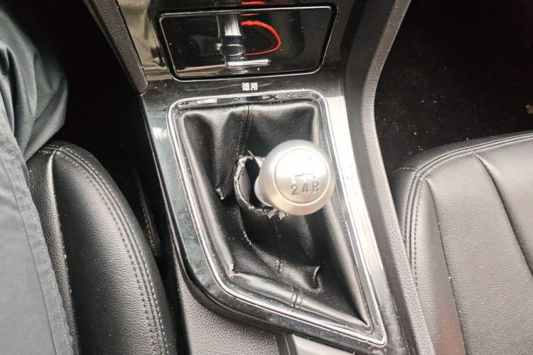 Used Venucia D60 2019 100 000-Yuan Glory 1.6L Entry Manual ChenShang Edition China V Standard Gear Lever