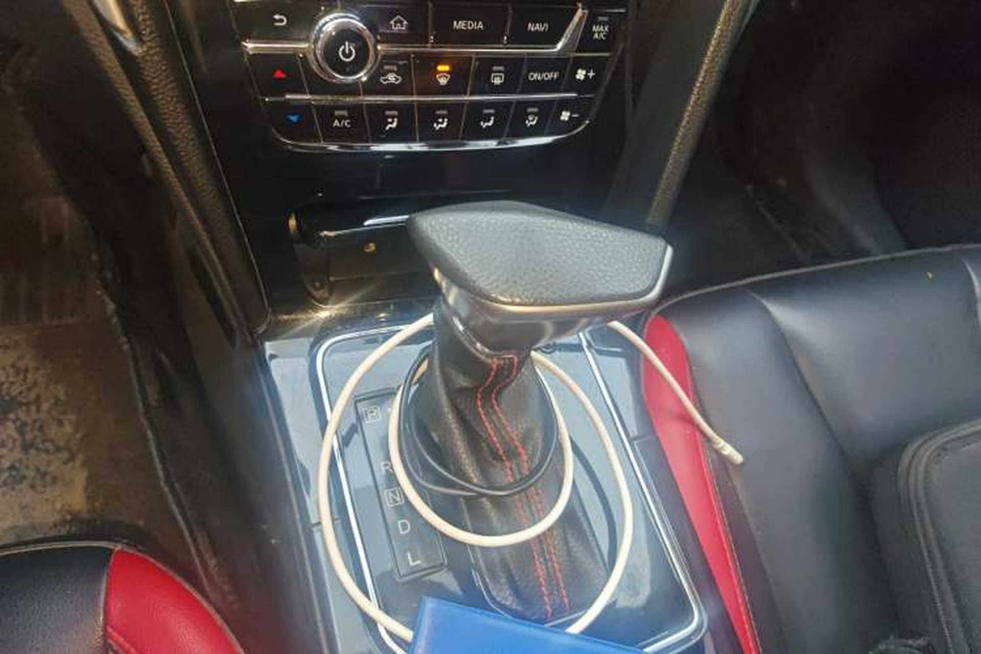 Used Venucia D60 2019 1.6L XL CVT Smart Connect Elite Edition Gear Lever