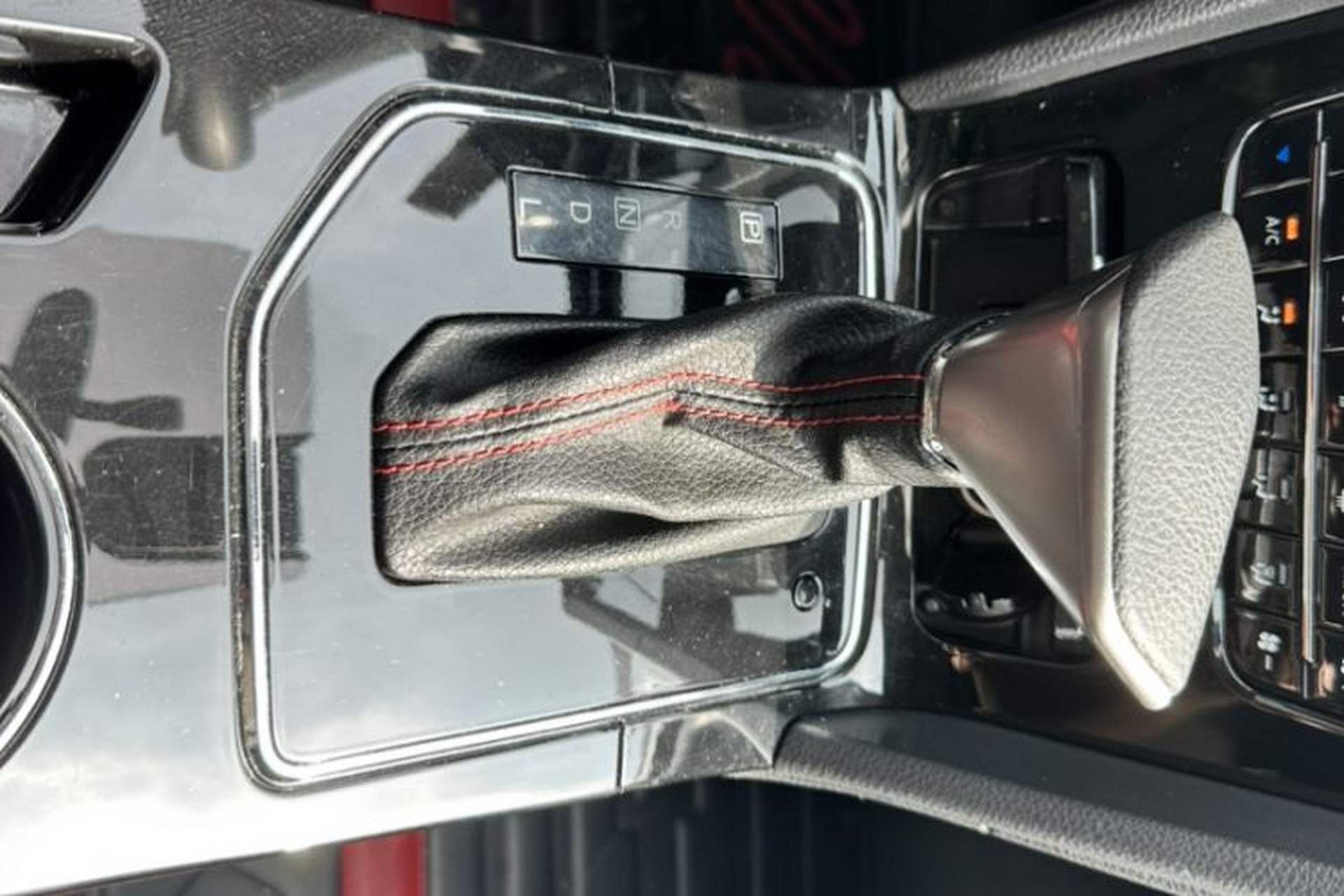 Used Venucia D60 2019 1.6L XL CVT Smart Connect Elite Edition Gear Lever