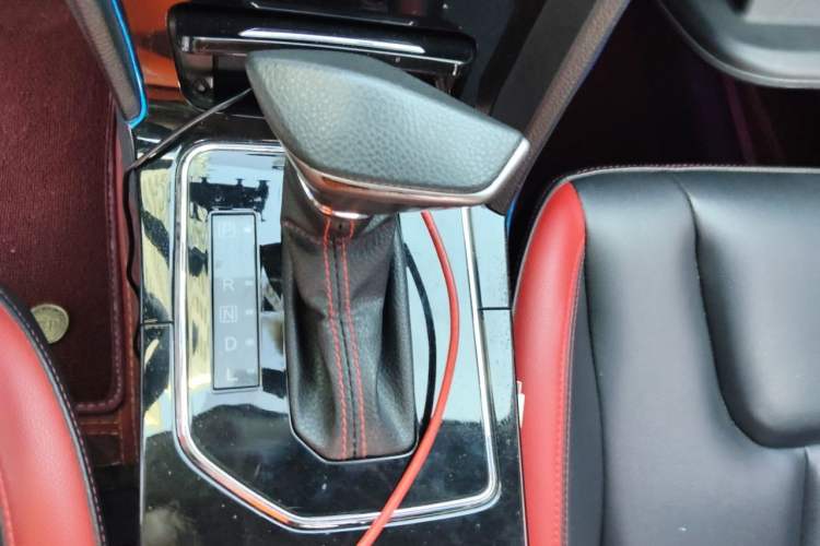 Used Venucia D60 2019 1.6L XL CVT SmartConnect Elite Edition (ISS) Gear Lever