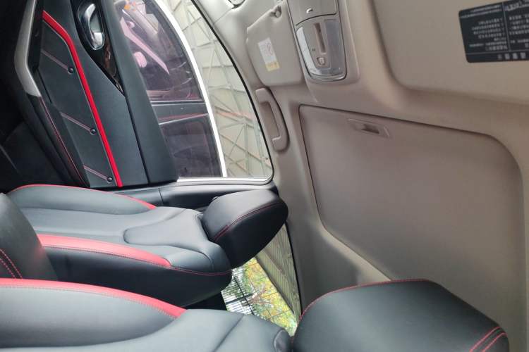 Used Venucia D60 2019 100 000 Honor 1.6L XL CVT Chenku Edition China VI Standard Headliner