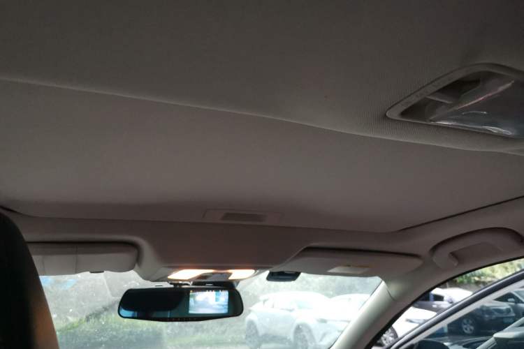 Used Venucia D60 2019 1.6L XL CVT Smart Connect Elite Edition Headliner