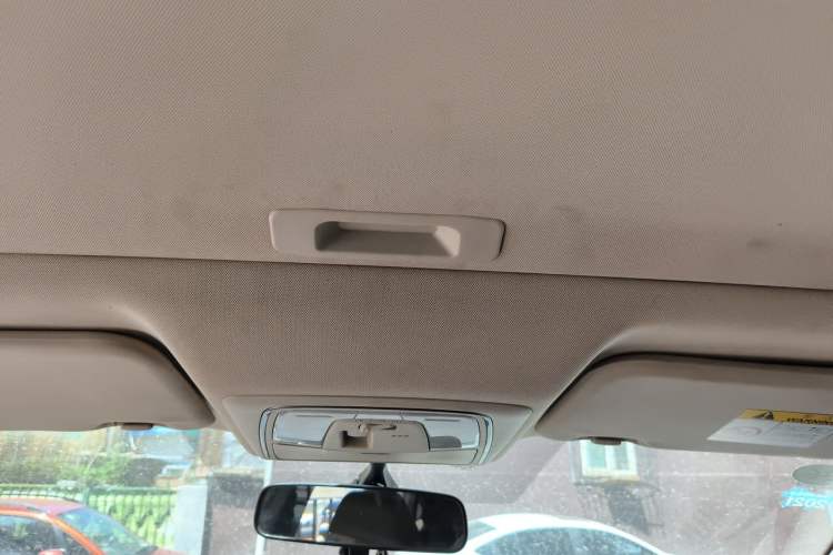 Used Venucia D60 2019 100 000 Honor 1.6L XL CVT Chenku Edition China VI Standard Headliner