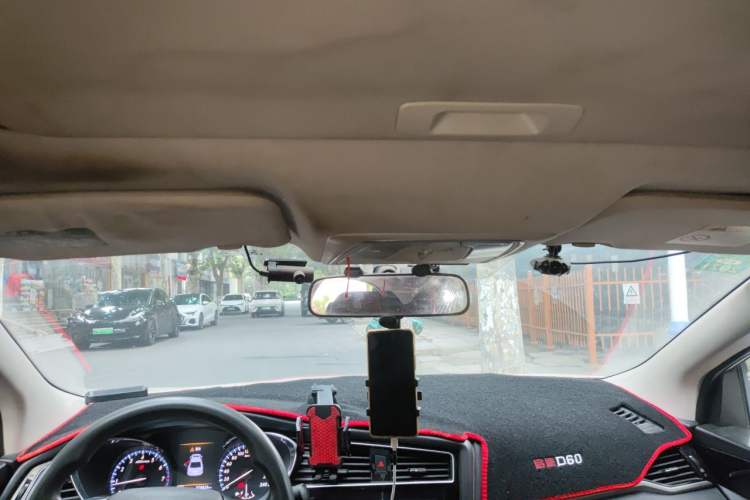 Used Venucia D60 2019 100 000 Honor 1.6L XL CVT Chenku Edition China VI Standard Headliner