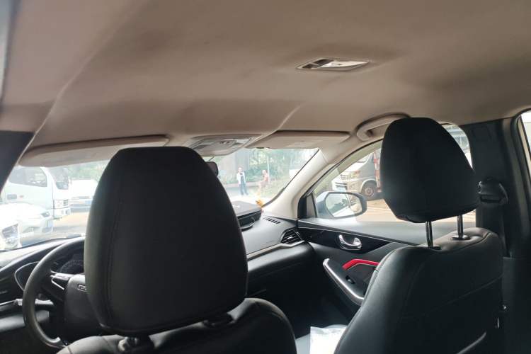 Used Venucia D60 2019 100 000-Yuan Glory 1.6L Entry Manual ChenShang Edition China V Standard Headliner