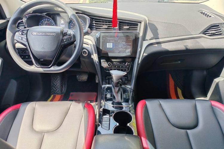 Used Venucia D60 2019 100 000 Honor 1.6L XL CVT Chenku Edition China VI Standard Interior 1