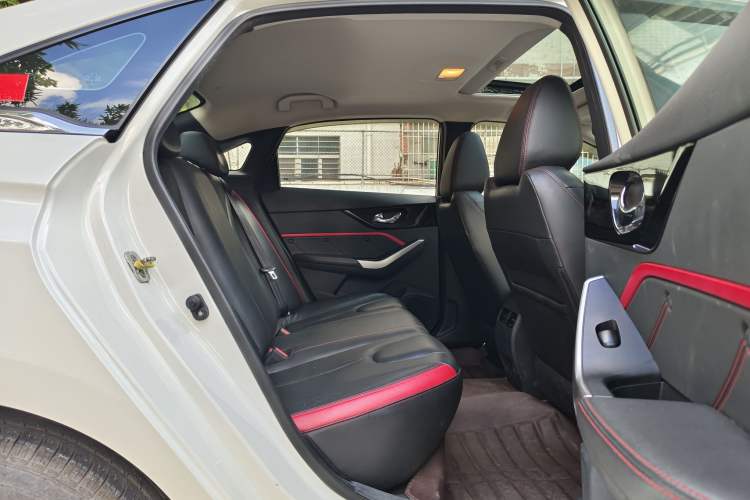 Used Venucia D60 2019 100 000 Honor 1.6L XL CVT Chenku Edition China VI Standard Interior 3