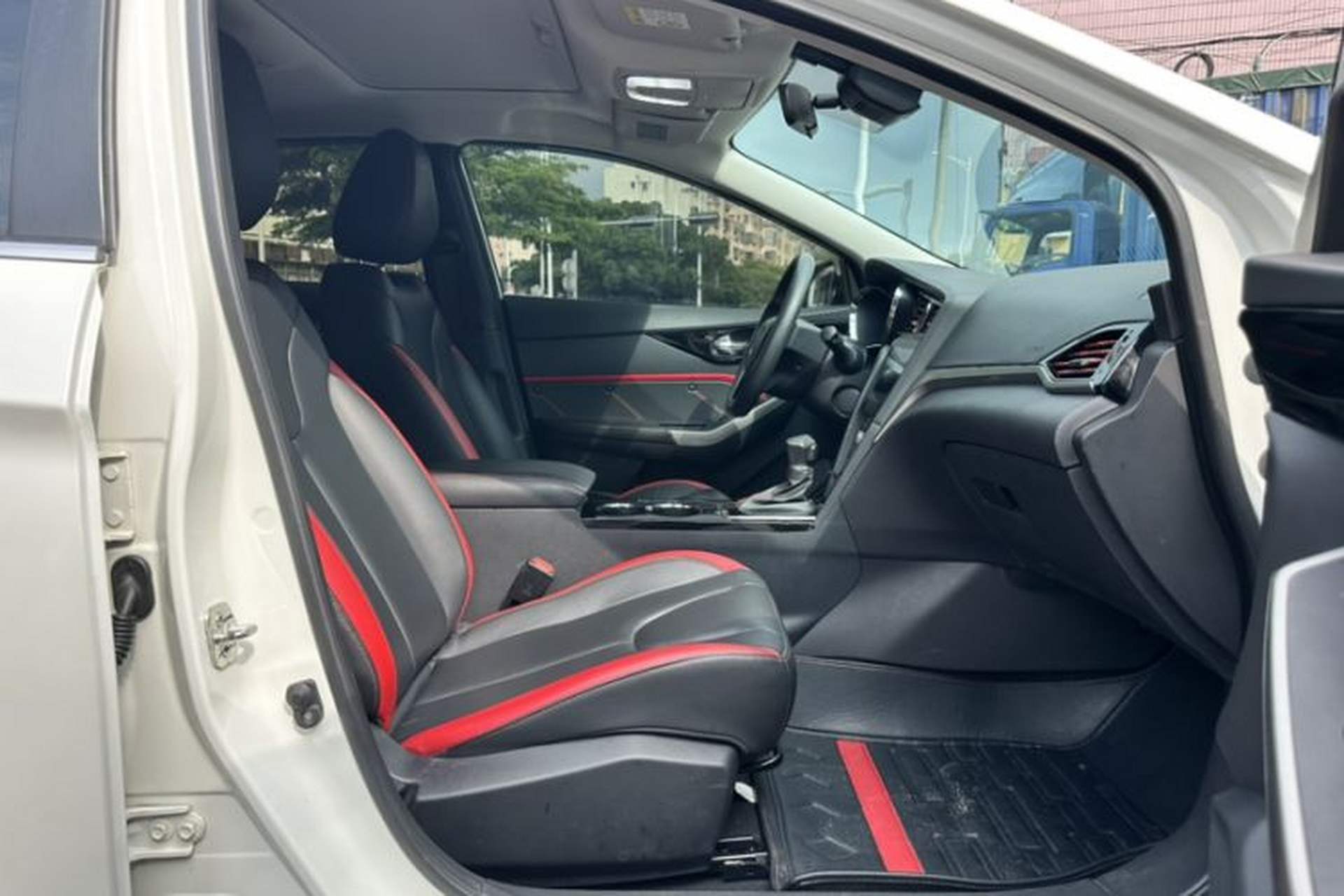 Used Venucia D60 2019 1.6L XL CVT Smart Connect Elite Edition Interior 3