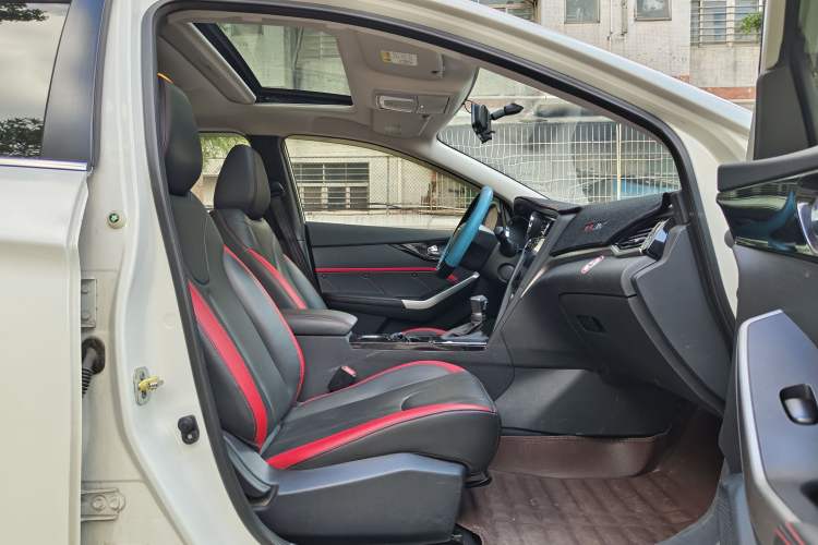 Used Venucia D60 2019 100 000 Honor 1.6L XL CVT Chenku Edition China VI Standard Interior 4