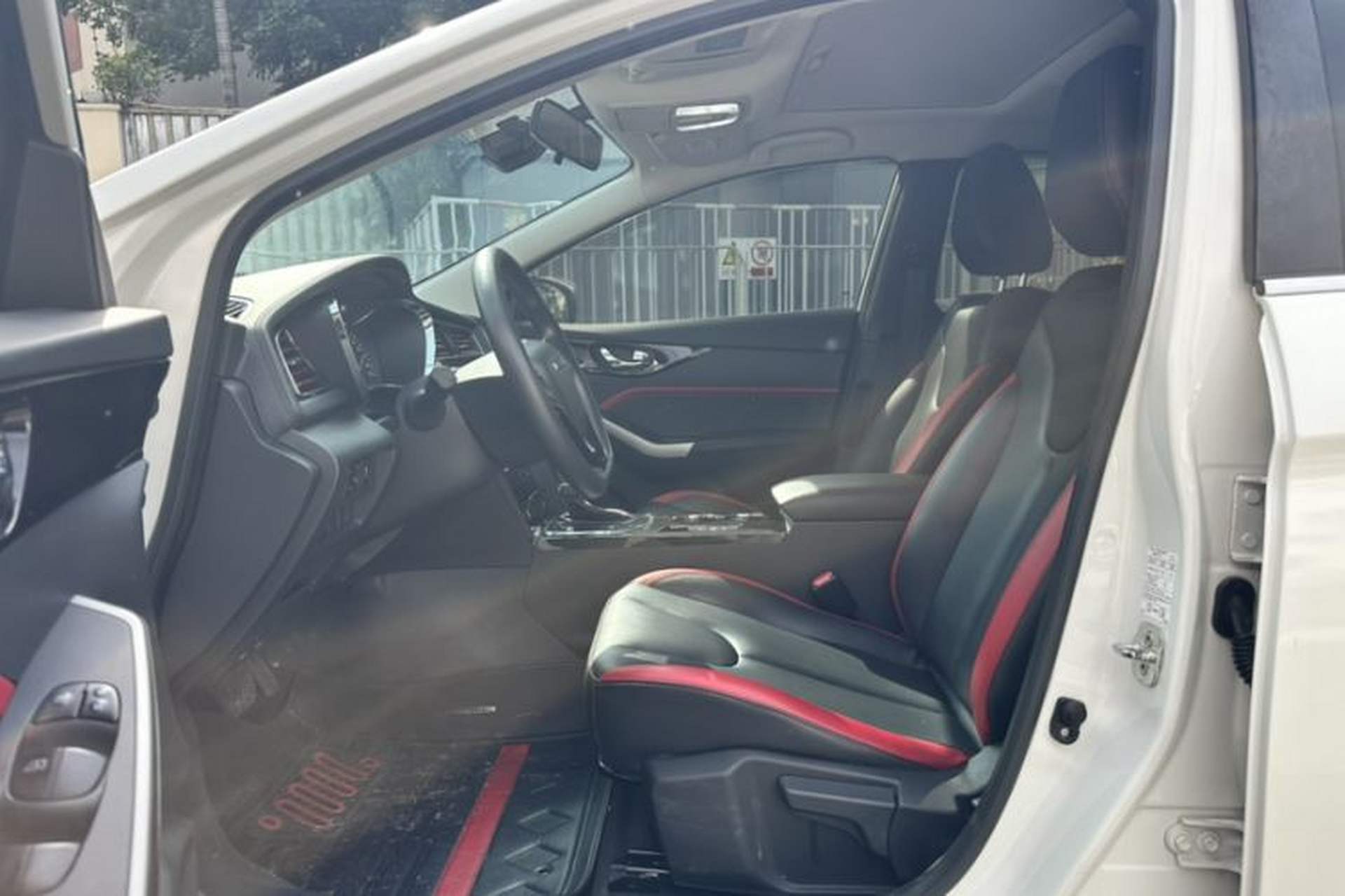 Used Venucia D60 2019 1.6L XL CVT Smart Connect Elite Edition Interior 5