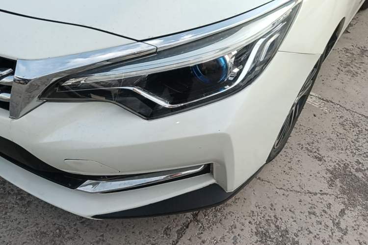 Used Venucia D60 2019 100 000 Glory 1.6L XL Manual Chenku Edition China VI Left Front Headlight