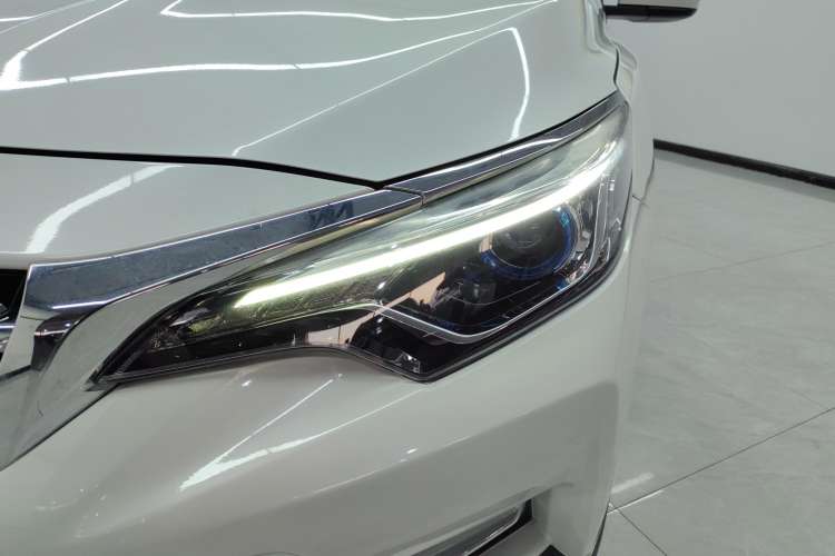 Used Venucia D60 2019 100 000 Honor 1.6L XL CVT Chenku Edition China VI Standard Left Front Headlight