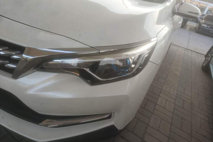 Used Venucia D60 2019 100 000 Honor 1.6L XL CVT Chenku Edition China VI Standard Left Front Headlight