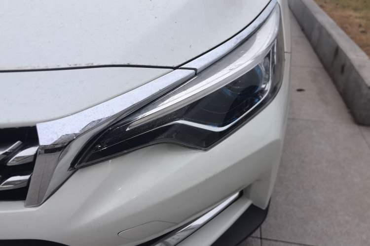 Used Venucia D60 2019 1.6L XL CVT Smart Connect Elite Edition Left Front Headlight
