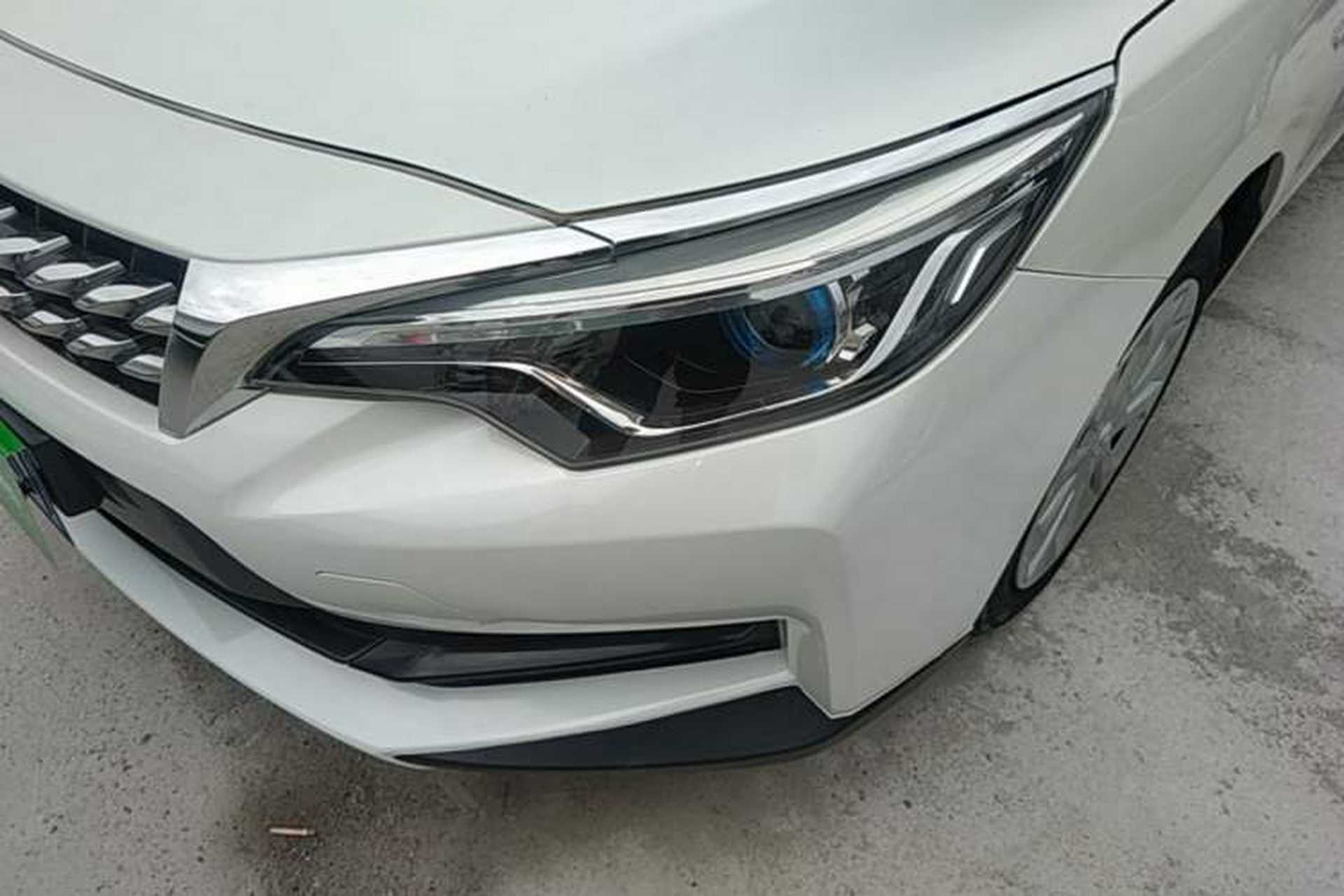Used Venucia D60 2019 100 000 Glory 1.6L Entry Manual ChenShang Edition China VI Left Front Headlight