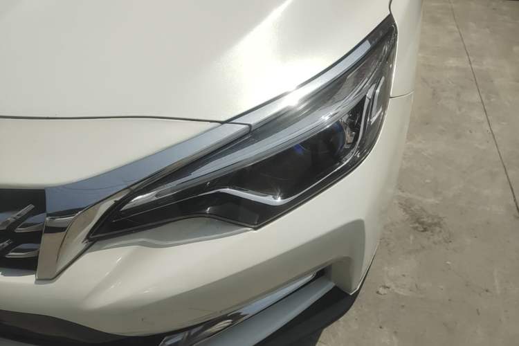 Used Venucia D60 2019 100 000 Honor 1.6L XL CVT Chenku Edition China VI Standard Left Front Headlight