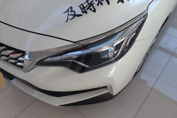 Used Venucia D60 2019 100 000 Glory 1.6L Entry Manual ChenShang Edition China VI Left Front Headlight