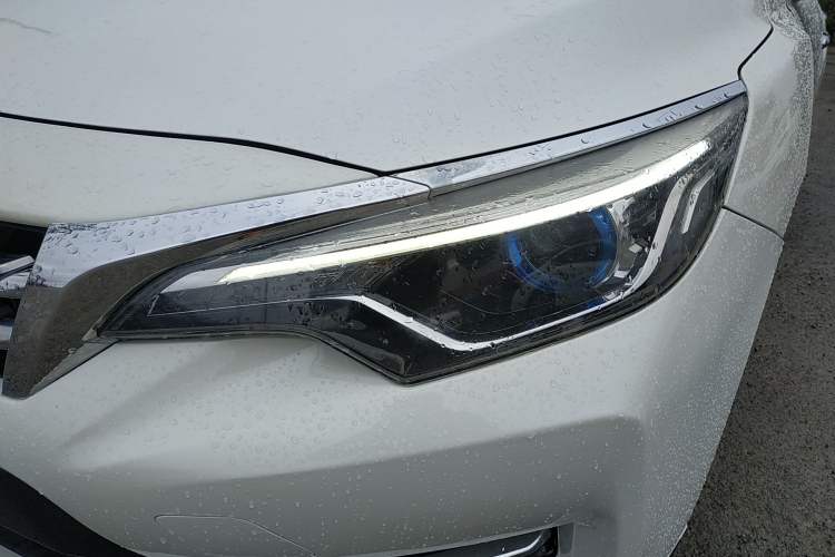 Used Venucia D60 2019 100 000 Glory 1.6L XL Manual Chenku Edition China VI Left Front Headlight