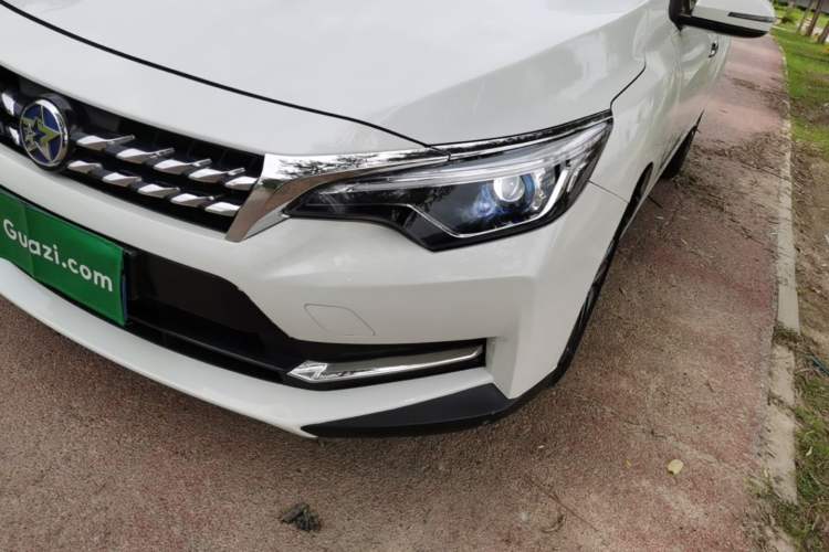 Used Venucia D60 2019 100 000 Honor 1.6L XL CVT Chenku Edition China VI Standard Left Front Headlight