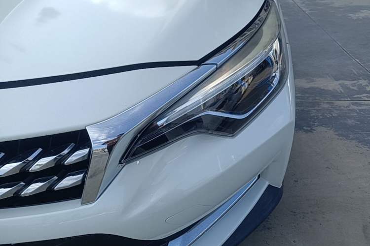 Used Venucia D60 2019 100 000 Honor 1.6L XL CVT Chenku Edition China VI Standard Left Front Headlight