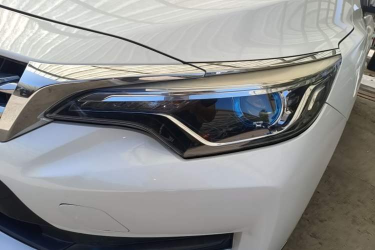 Used Venucia D60 2019 100 000 Glory 1.6L Entry Manual ChenShang Edition China VI Left Front Headlight