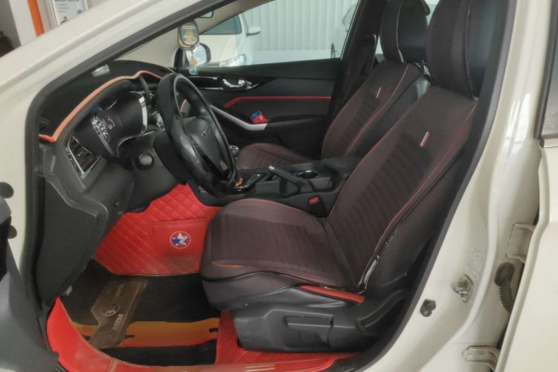 Used Venucia D60 2019 100 000 Glory 1.6L Entry Manual ChenShang Edition China VI Left Front Seat