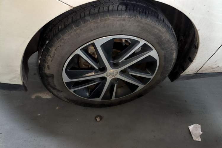 Used Venucia D60 2019 100 000 Glory 1.6L XL Manual Chenku Edition China VI Left Front Wheel Hub