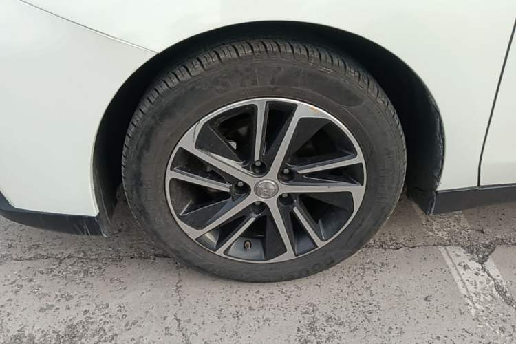 Used Venucia D60 2019 100 000 Glory 1.6L XL Manual Chenku Edition China VI Left Front Wheel Hub