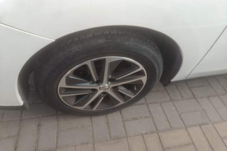 Used Venucia D60 2019 100 000 Honor 1.6L XL CVT Chenku Edition China VI Standard Left Front Wheel Hub