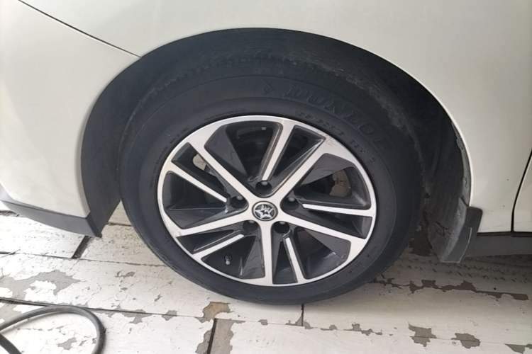 Used Venucia D60 2019 1.6L XL Manual SmartConnect Elite Edition Left Front Wheel Hub