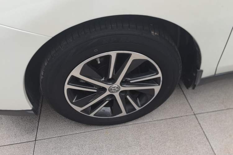 Used Venucia D60 2019 1.6L XL CVT Smart Connect Elite Edition Left Front Wheel Hub