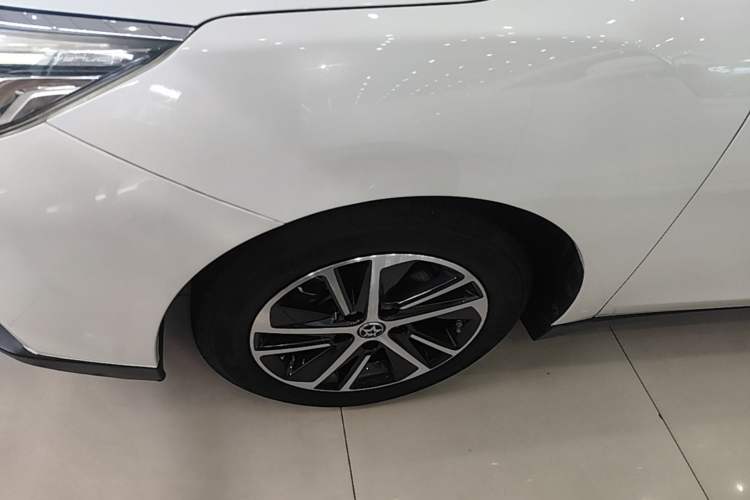 Used Venucia D60 2019 1.6L XL CVT Smart Connect Elite Edition Left Front Wheel Hub