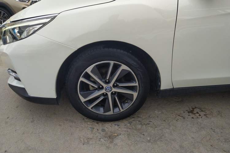 Used Venucia D60 2019 1.6L XL Manual SmartConnect Elite Edition Left Front Wheel Hub