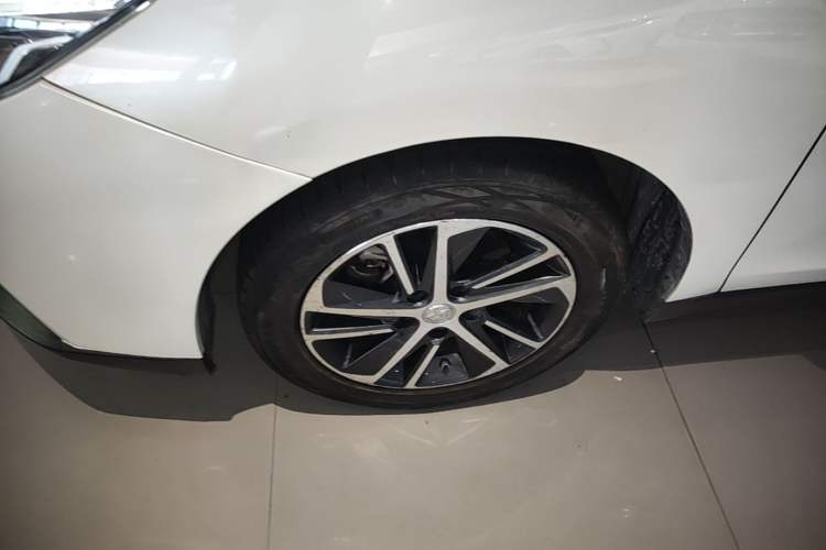 Used Venucia D60 2019 100 000 Honor 1.6L XL CVT Chenku Edition China V Standard Left Front Wheel Hub