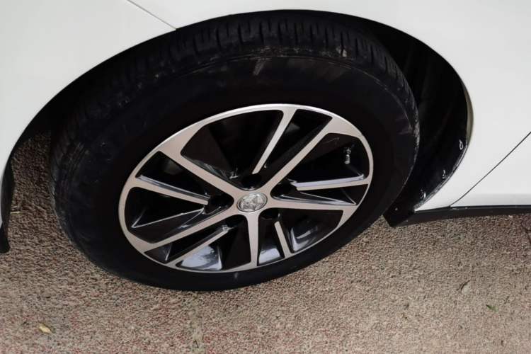 Used Venucia D60 2019 100 000 Honor 1.6L XL CVT Chenku Edition China VI Standard Left Front Wheel Hub