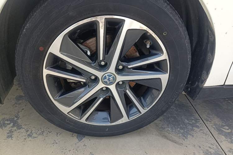 Used Venucia D60 2019 100 000 Honor 1.6L XL CVT Chenku Edition China VI Standard Left Front Wheel Hub