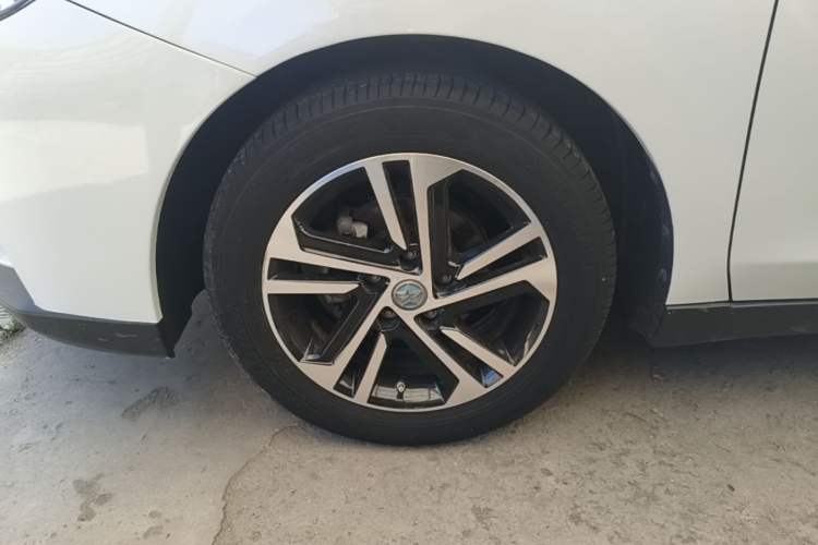 Used Venucia D60 2019 100 000 Glory 1.6L Entry Manual ChenShang Edition China VI Left Front Wheel Hub