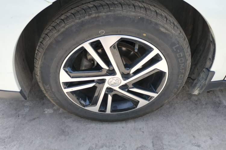 Used Venucia D60 2019 100 000 Glory 1.6L Entry Manual ChenShang Edition China VI Left Front Wheel Hub