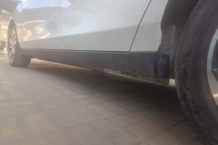 Used Venucia D60 2019 100 000 Honor 1.6L XL CVT Chenku Edition China VI Standard Left Side Sill