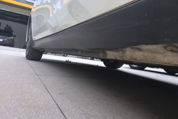 Used Venucia D60 2019 1.6L XL CVT Smart Connect Elite Edition Left Side Sill