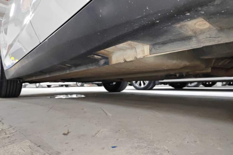 Used Venucia D60 2019 1.6L XL CVT Smart Connect Elite Edition Left Side Sill